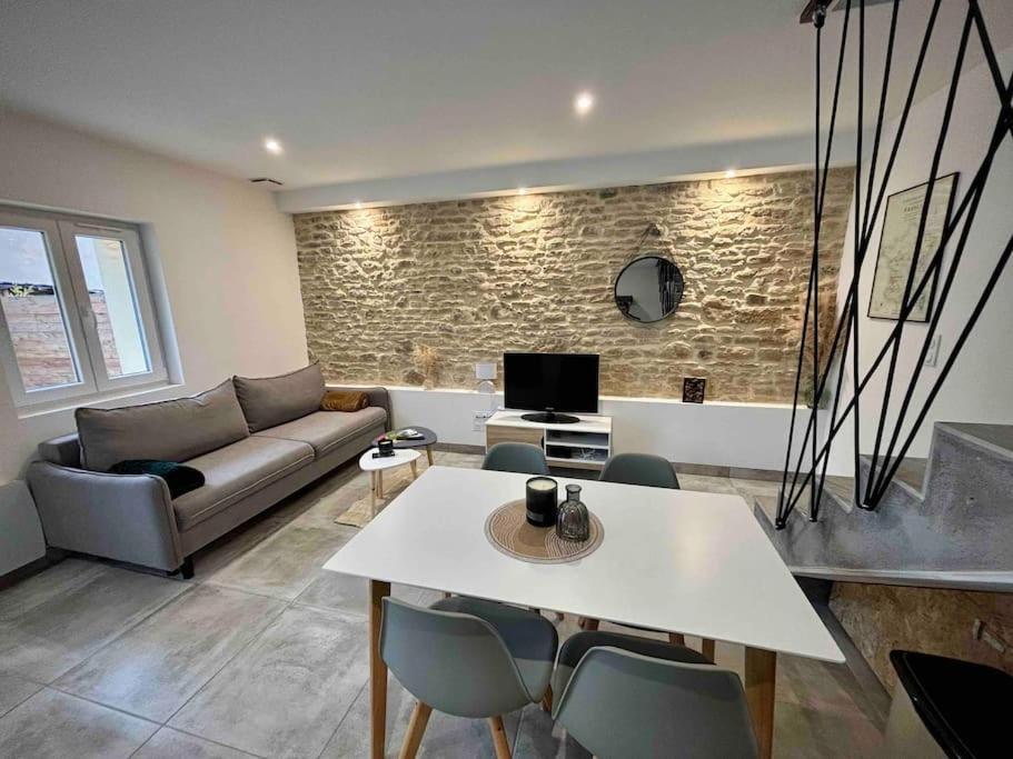 Grange Renovee En Duplex Idealement Situee
