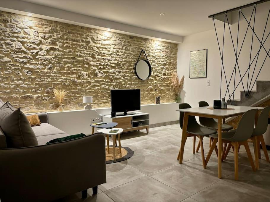 Grange Renovee En Duplex Idealement Situee
